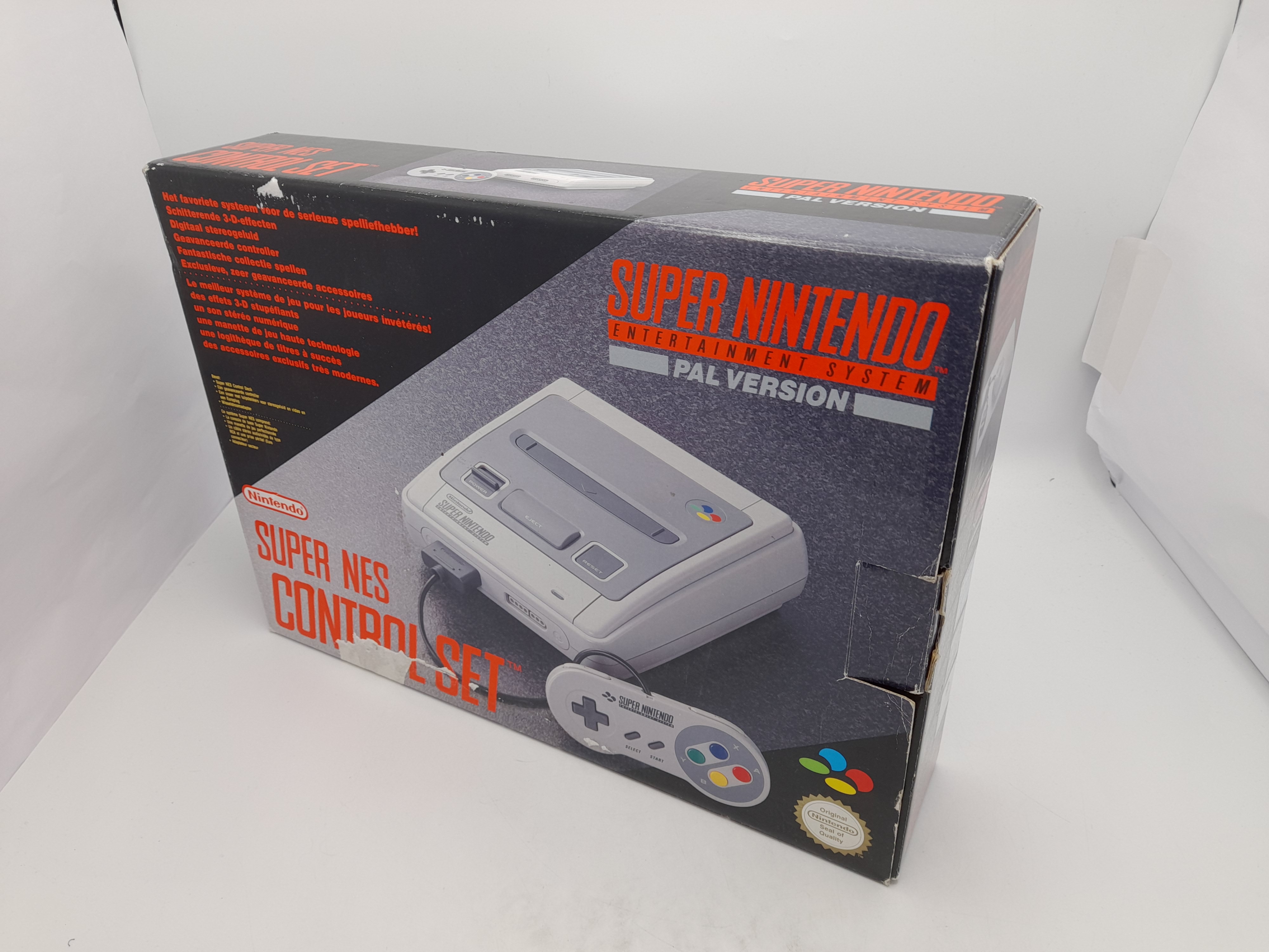 Foto van Super Nintendo in Doos
